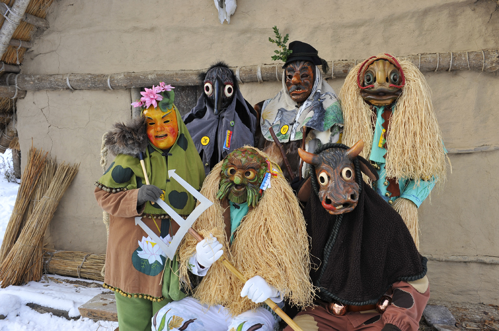 Banner_mit_Masken_2015.jpg